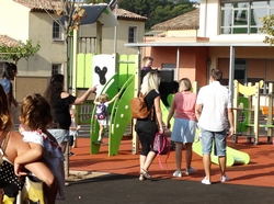 Découverte de la cour de la maternelle Découverte de la cour de la maternelle