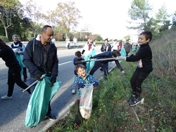 Ramassage de déchets par les enfants Ramassage de déchets par les enfants