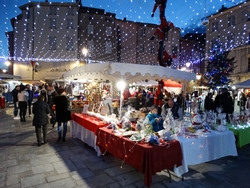 Stands au marché de Noël Stands au marché de Noël