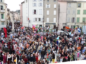 Foule place de l'Hôtel de Ville pour le Carnaval 2020 Foule place de l'Hôtel de Ville pour le Carnaval 2020