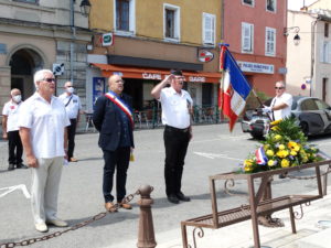 M. le Maire, entouré des Présidents d'associations patriotiques, cérémonie du 18 juin 2020 M. le Maire, entouré des Présidents d'associations patriotiques, cérémonie du 18 juin 2020