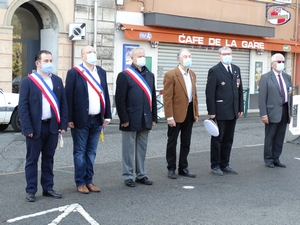 Les élus et les représentants d'associations patriotiques Les élus et les représentants d'associations patriotiques