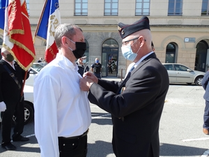 Remise de décorations à M. Nedelec