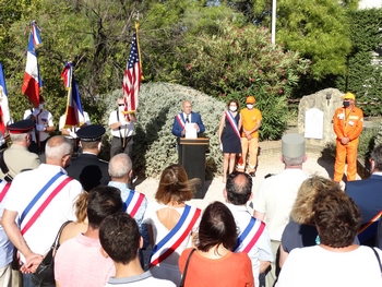 M. le Maire lit son discours