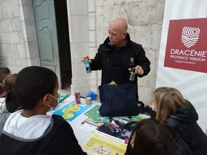 Stand d'informations sur le tri des déchets