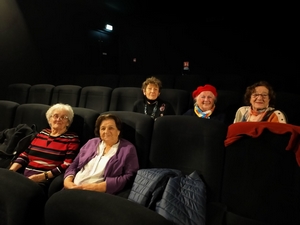 Les séniors installés dans la salle de cinéma