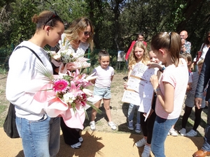 La famille d'Albert Camus rencontre les enfants du Centre de loisirs Beaulieu