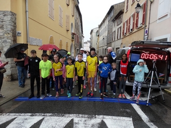 enfants sur le départ de la course d'1 km