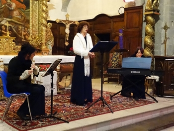 Les musiciennes et chanteuse du concert de Noël.