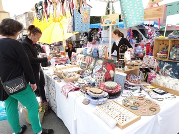 Stand de couture et bijoux