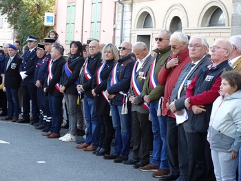 les élus et les associations patriotiques