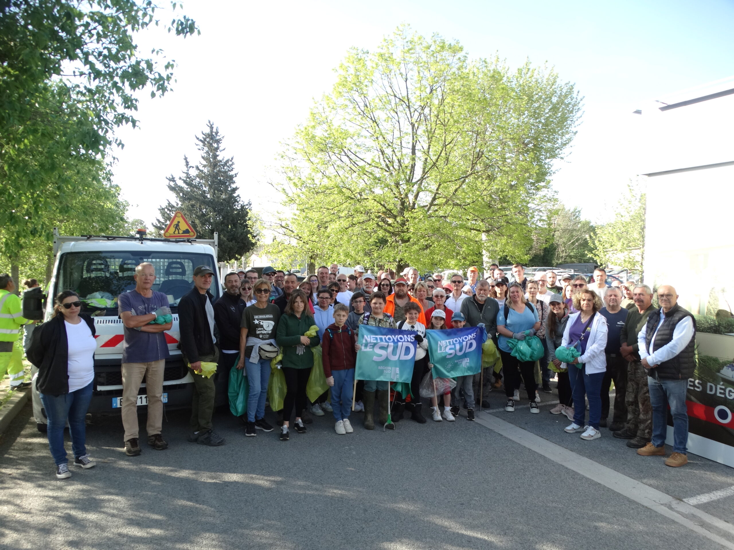 L'ensemble des participants au nettoyage de printemps