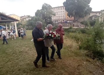 Dépôt de gerbe pour les victimes du 15 juin 2010 Dépôt de gerbe pour les victimes du 15 juin 2010