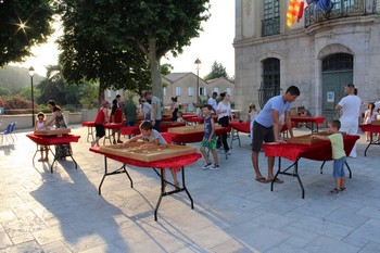 Jeux sur la place de l'Hôtel de Ville Jeux sur la place de l'Hôtel de Ville