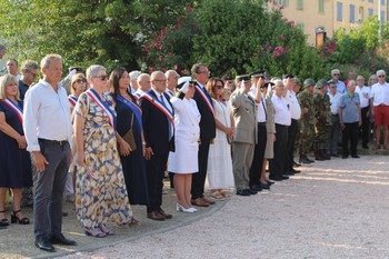 Les autorités civiles et militaires