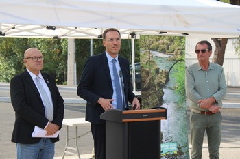 De gauche à droite, M. Alain Caymaris, Maire de Trans-en-Provence, M. Simon Babre, Préfet du Var, et M. Richard Strambio, Président de DPVa.