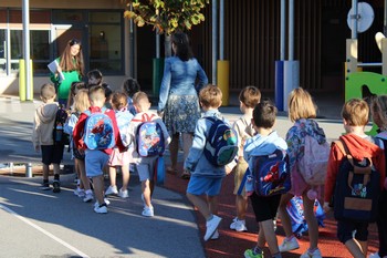 Les élèves partent rejoindre leur classe Les élèves partent rejoindre leur classe