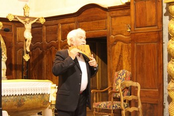 Monsieur Schmitt à la flûte de pan