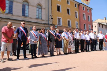 L'assemblée lors de la cérémonie du 18 juin 2026