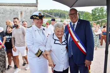 Mme la Sous-préfète, Mme Concas et M. le Maire