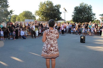 Mme Milliasseau s'adresse aux parents et enfants